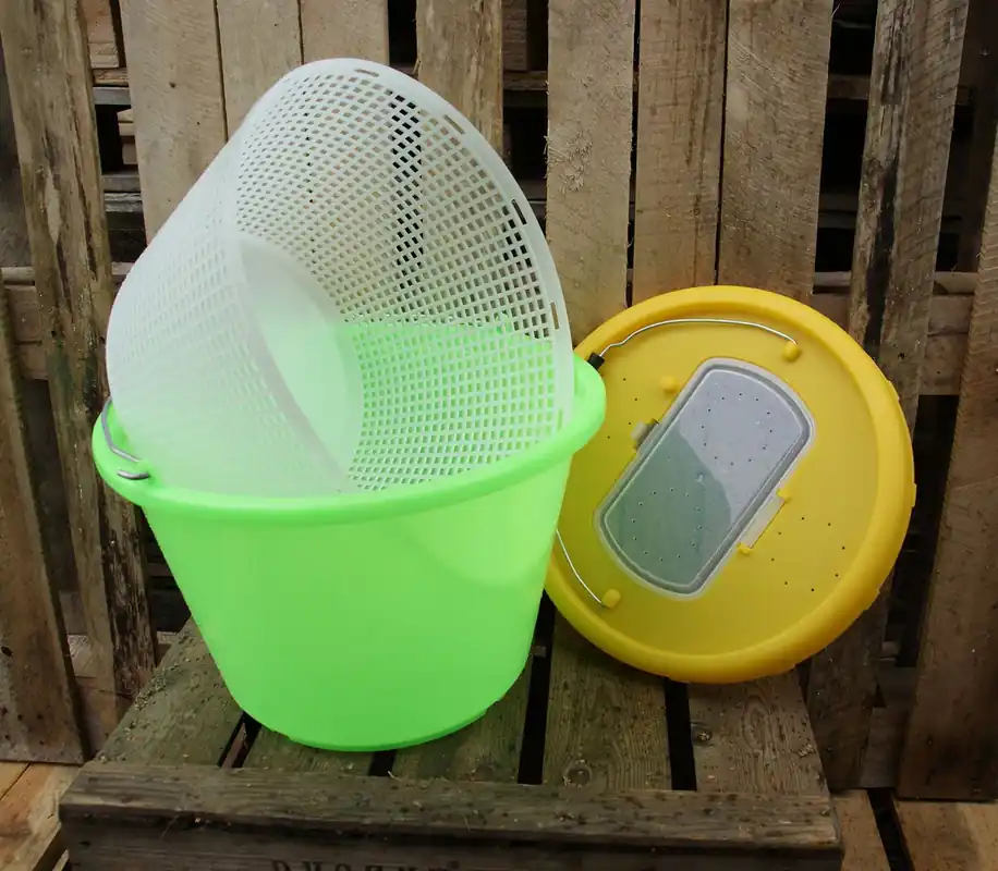 Populair Pla Fish Bucket Aasemmer 15L