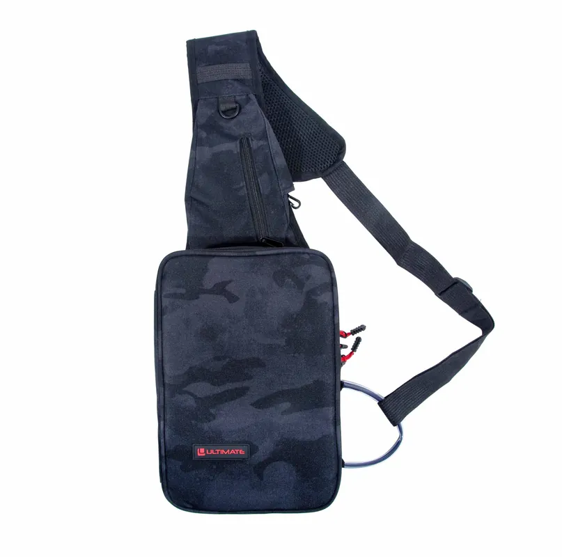 Merkproduct Ultimate Dark Camo Slingbag (Incl. 2 Tackleboxen)