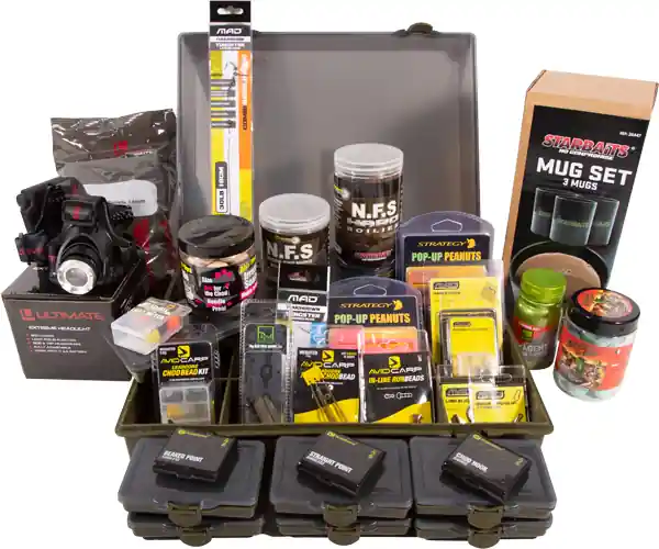 Op = Op Super Adventure Carp Box Deluxe, stampvol end-tackle van bekende A-merken!